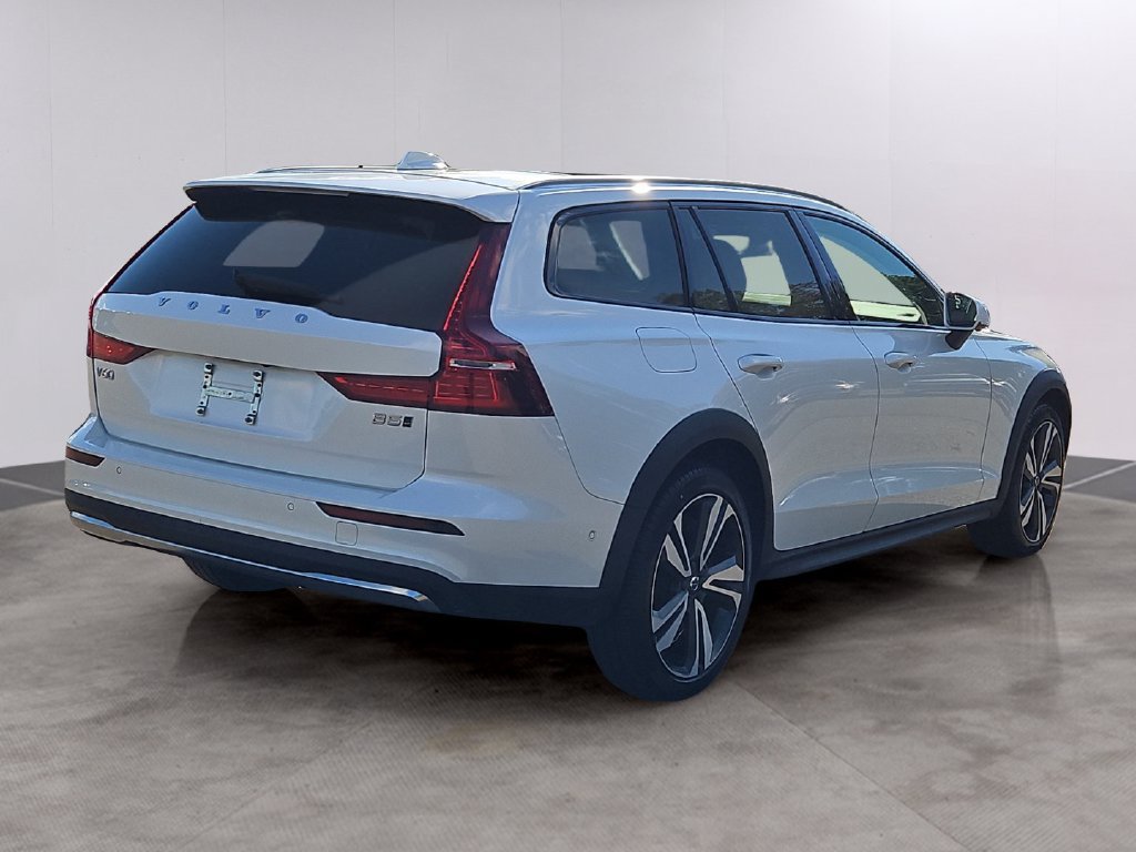 Used 2023 Volvo V60 B5 Cross Country Plus AWD/4WD image 4