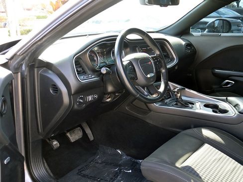 Used 2019 Dodge Challenger SXT image 19