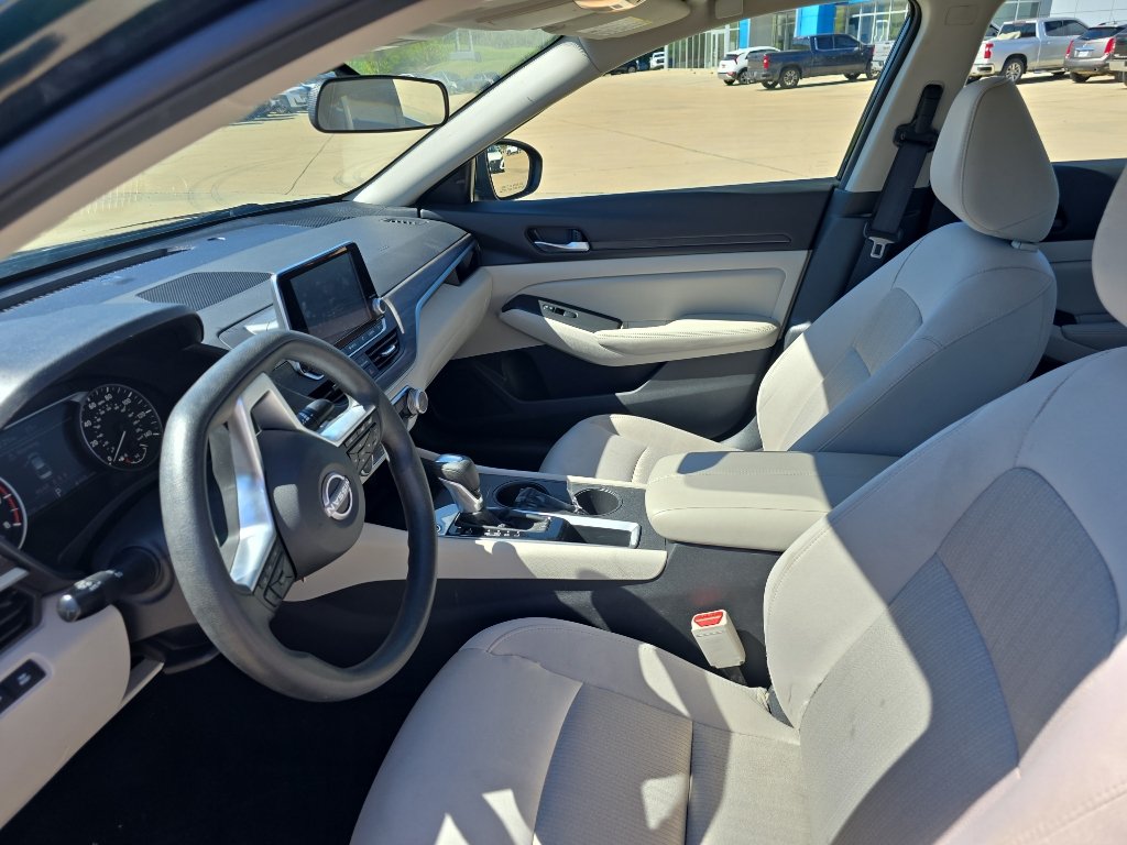 Used 2025 Nissan Altima 2.5 SV FWD image 16