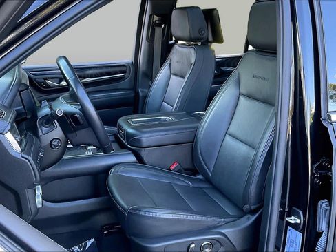 Used 2024 GMC Yukon Denali w/ Advanced Technology Package AWD/4WD image 7