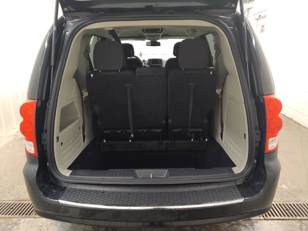 Used 2019 Dodge Grand Caravan SE FWD image 29