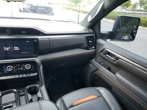 Used 2025 GMC Sierra 2500 AT4 w/ AT4 Premium Plus Package AWD/4WD image 15