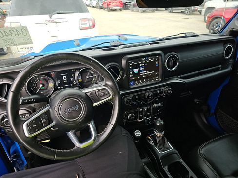 Used 2021 Jeep Wrangler Unlimited Sahara AWD/4WD image 6