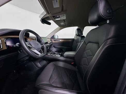 Used 2024 Volkswagen Atlas SE image 13