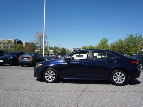 Used 2025 Toyota Corolla LE image 5