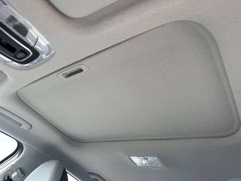 New 2025 Hyundai Elantra Limited FWD image 19