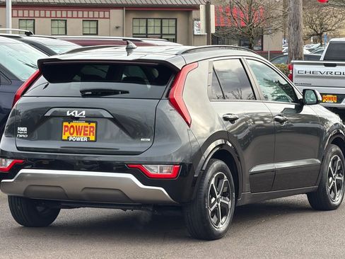 Used 2023 Kia Niro SX image 4