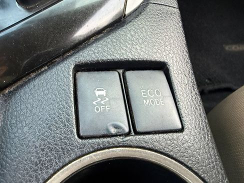 Used 2014 Toyota Corolla LE FWD image 70