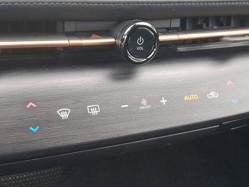 Used 2023 Nissan Ariya AWD image 16