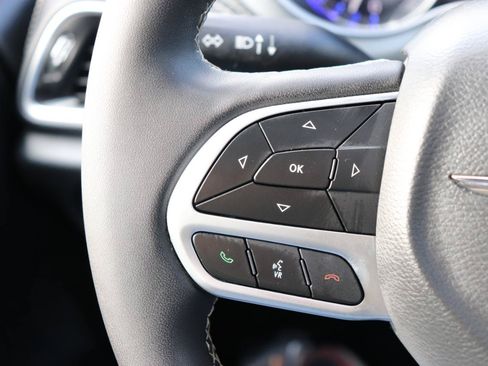 Used 2026 Chrysler Pacifica Limited FWD image 38