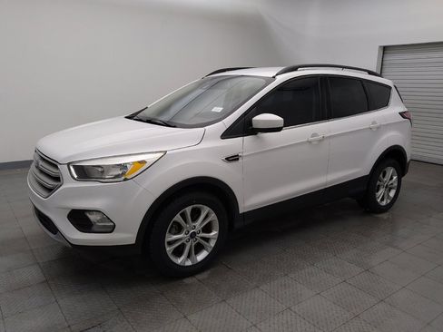 Used 2018 Ford Escape SE w/ Ford Safe & Smart Package FWD image 2