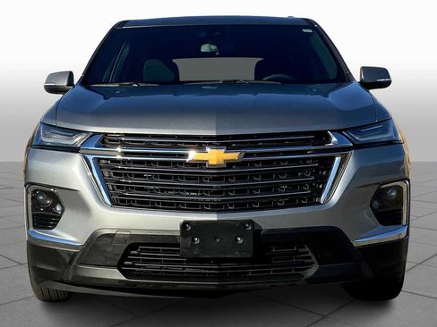 Used 2023 Chevrolet Traverse LT image 3