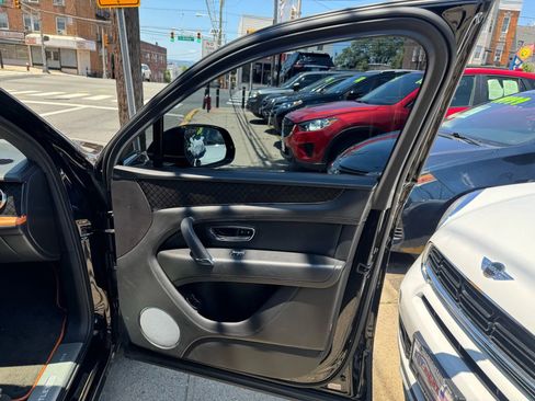 Used 2020 Bentley Bentayga Design Series image 14