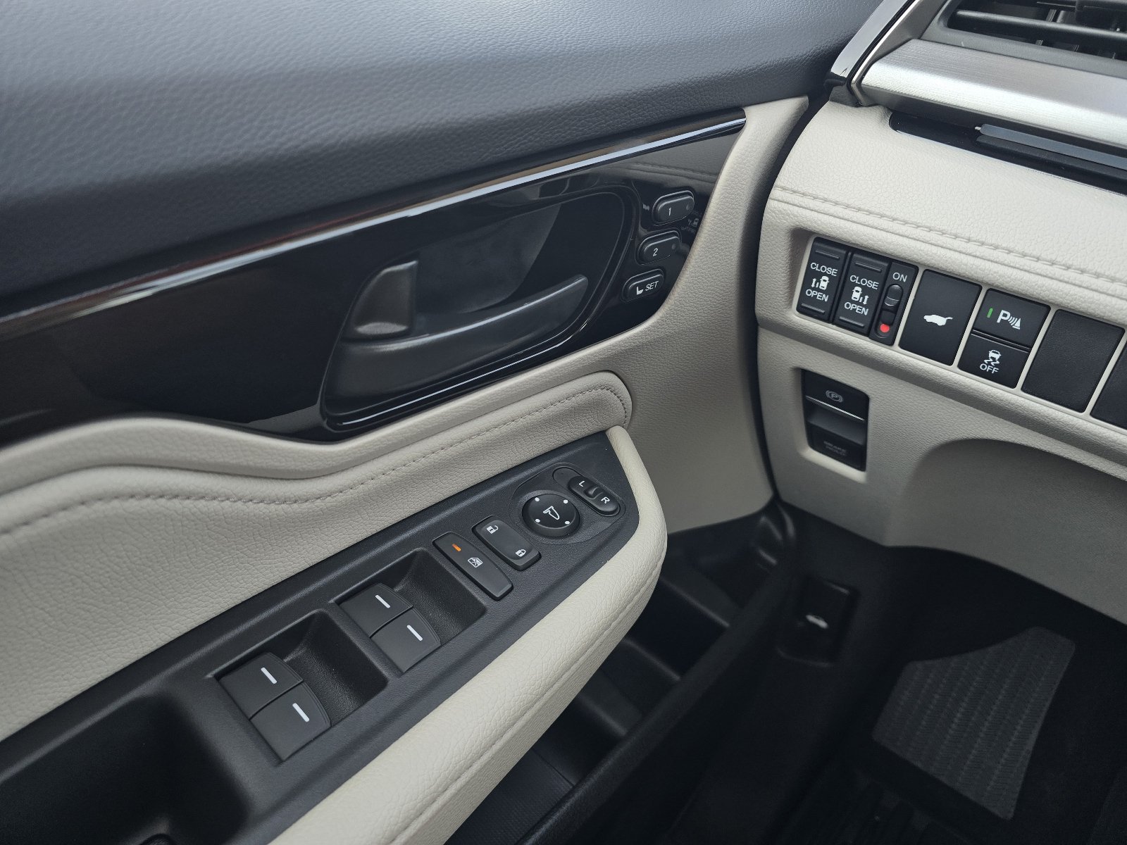 New 2026 Honda Odyssey Touring image 22