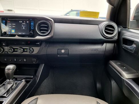 Used 2017 Toyota Tacoma TRD Off-Road image 28