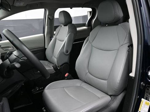 Used 2024 Toyota Sienna XLE image 22