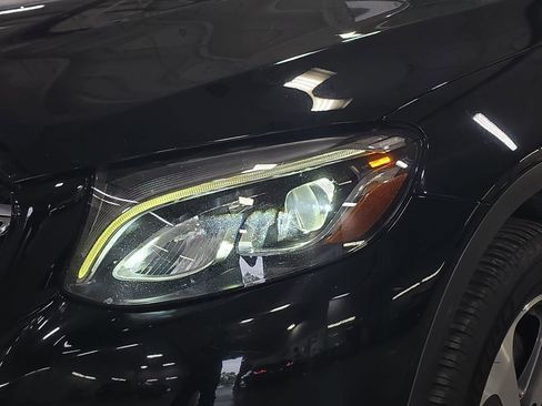 Used 2018 Mercedes-Benz GLC 300 4MATIC image 30