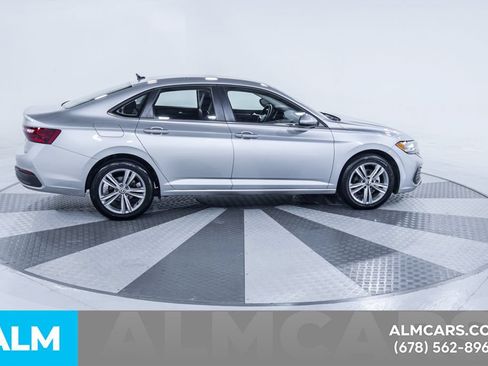 Used 2024 Volkswagen Jetta SE FWD image 11