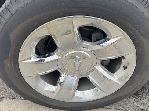 Used 2017 Chevrolet Tahoe LT w/ LT Signature Package image 11