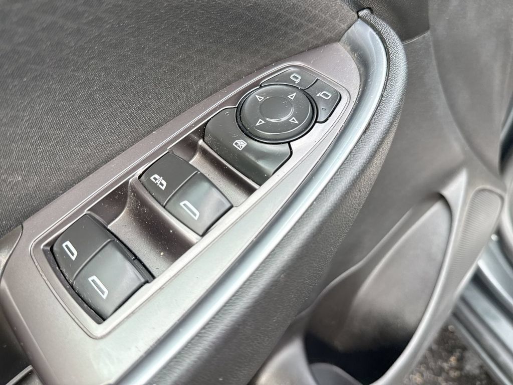 Used 2016 Chevrolet Malibu LT FWD image 13