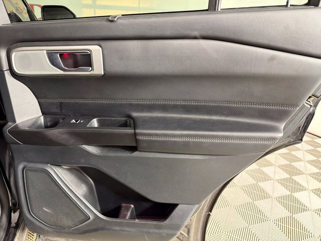Used 2020 Ford Explorer Platinum w/ Premium Technology Package AWD/4WD image 34