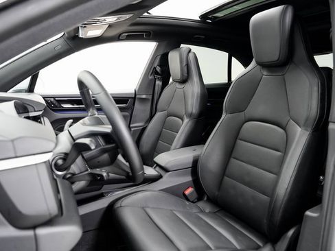 Used 2025 Porsche Macan Electric image 5