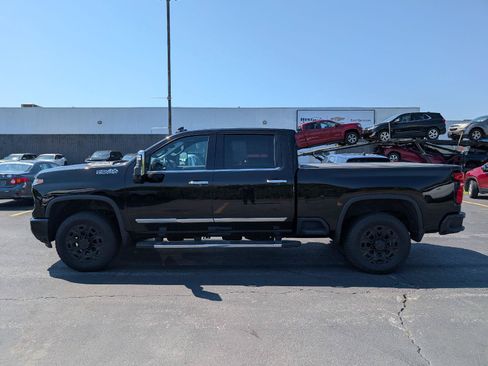 Used 2024 Chevrolet Silverado 2500 High Country w/ Technology Package AWD/4WD image 10