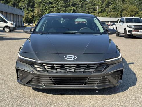 Used 2025 Hyundai Elantra SE FWD image 26