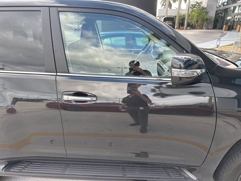 Used 2023 Lexus GX 460 Premium w/ Accessory Package image 8