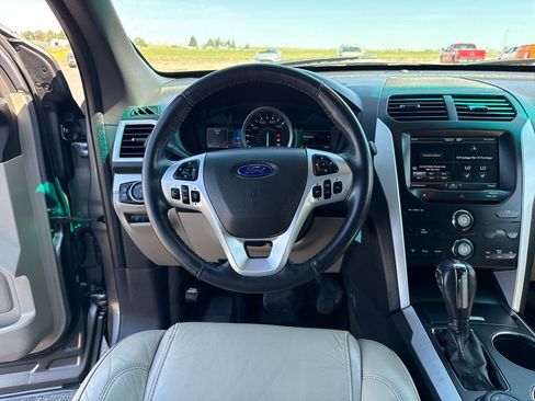 Used 2014 Ford Explorer XLT w/ Equipment Group 202A AWD/4WD image 16