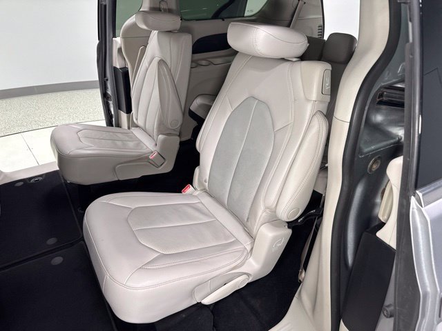Used 2021 Chrysler Pacifica Touring-L FWD image 25