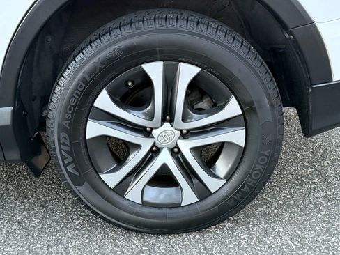 Used 2017 Toyota RAV4 LE image 4