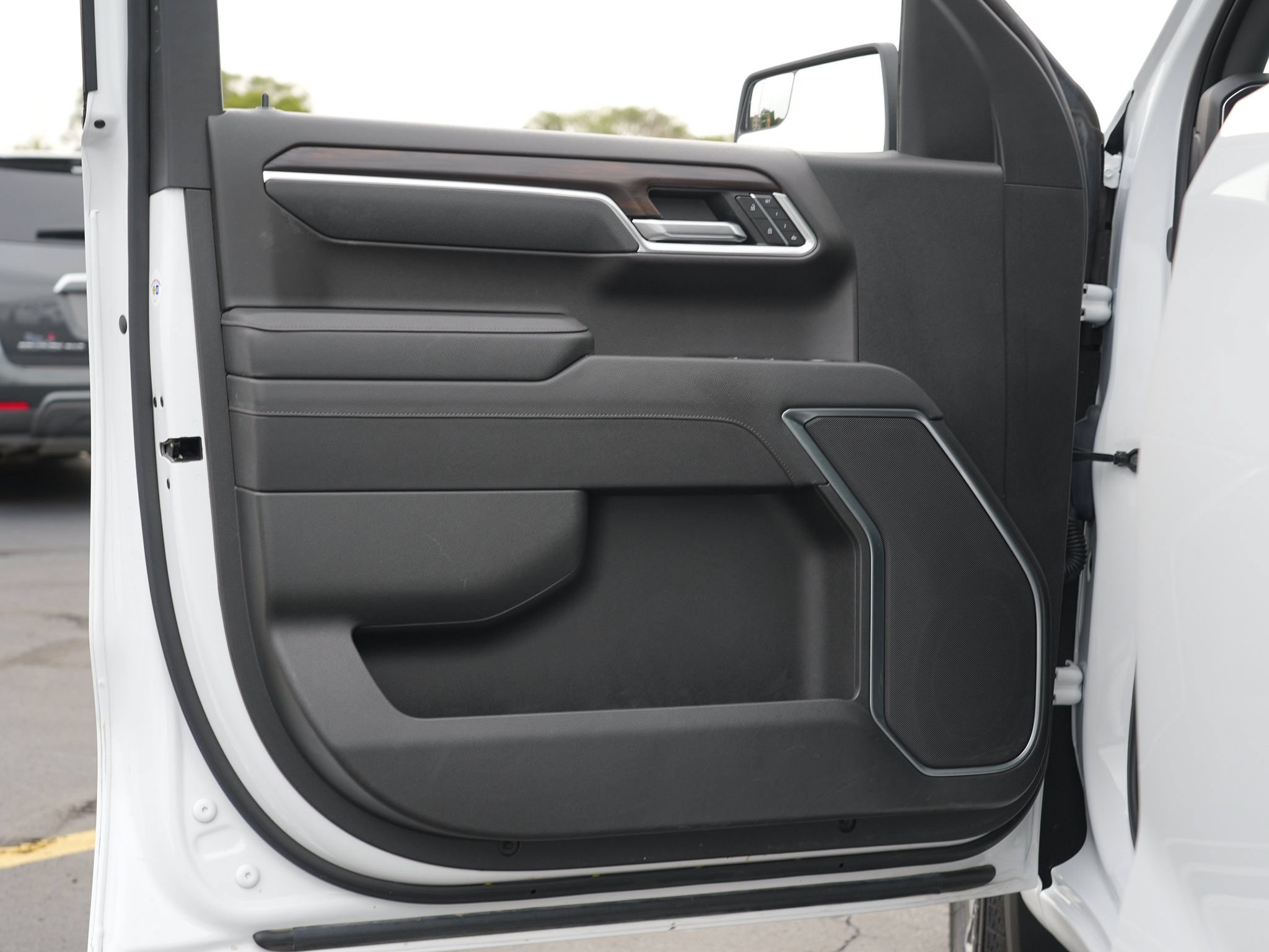 Used 2025 GMC Sierra 1500 SLT AWD/4WD image 14