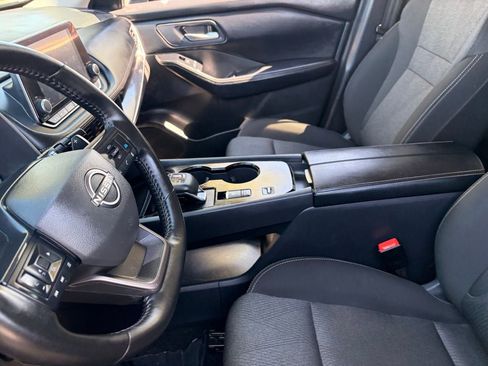 Certified 2025 Nissan Rogue SV FWD image 18