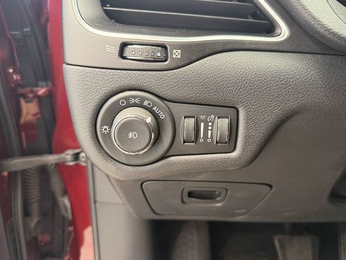 Used 2020 Jeep Cherokee Trailhawk w/ Cold Weather Group AWD/4WD image 21