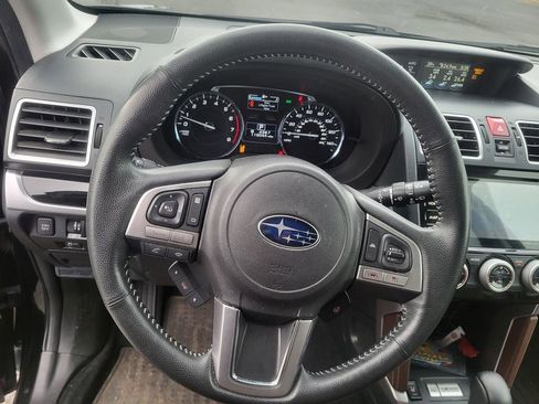 Used 2018 Subaru Forester 2.5i Touring w/ Popular Package #3B image 12