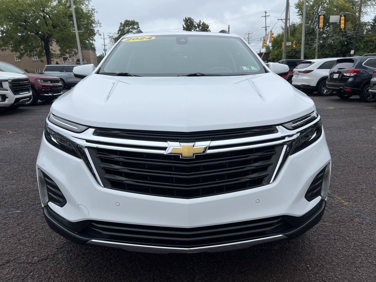 Used 2024 Chevrolet Equinox LT AWD/4WD image 2