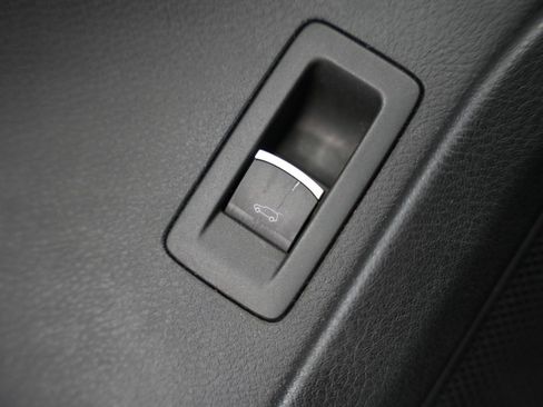 Used 2013 Volkswagen Touareg VR6 image 51