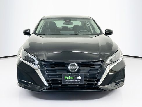 Used 2023 Nissan Altima 2.5 SV w/ SV Premium Package FWD image 2