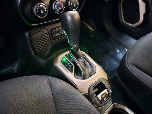 Used 2016 Jeep Renegade Latitude image 27