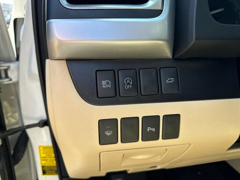 Used 2018 Toyota Highlander Limited FWD image 16
