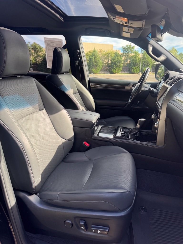 Certified 2020 Lexus GX 460 Premium w/ Premium Package AWD/4WD image 9