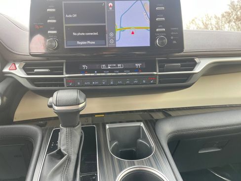 Certified 2023 Toyota Sienna Platinum image 22