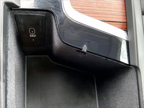 Certified 2023 Volvo XC60 B5 Plus w/ Protection Package Premier image 15