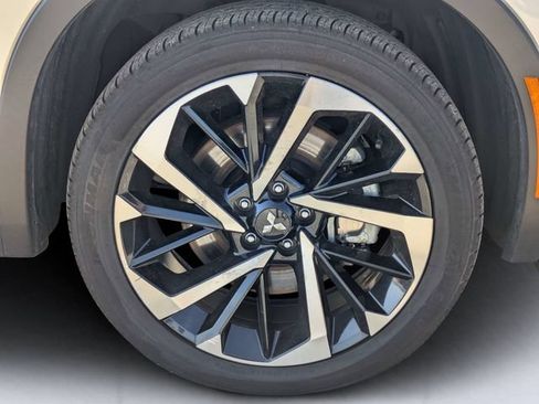 Used 2024 Mitsubishi Outlander SE FWD image 11