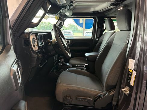 Used 2024 Jeep Wrangler Unlimited Sahara AWD/4WD image 17