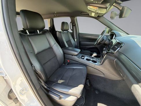 Used 2022 Jeep Grand Cherokee Laredo X AWD/4WD image 16