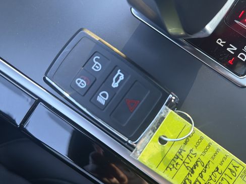 Used 2024 Land Rover Range Rover Velar Dynamic SE image 21