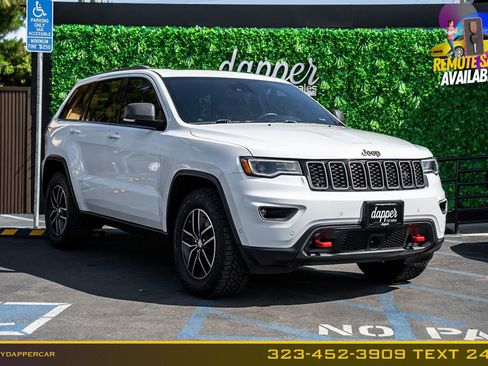Used 2017 Jeep Grand Cherokee Trailhawk w/ Trailhawk Luxury Group AWD/4WD image 3
