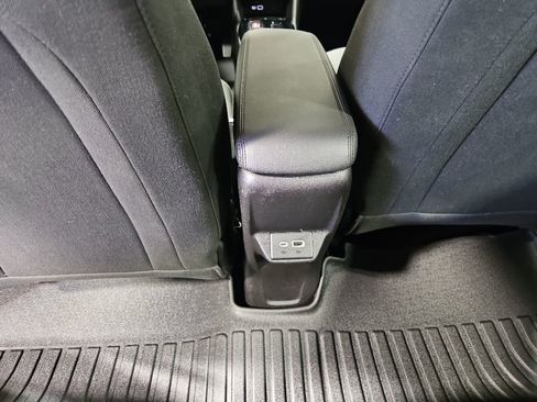 Used 2023 Chevrolet Bolt EUV LT FWD image 24